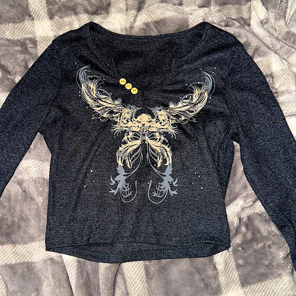 Gray, long sleeved women’s crop top with design on front